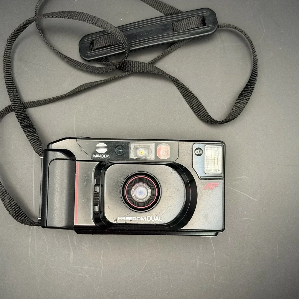 Minolta Freedom Dual AF 35mm Point & Shoot Film Camera with Owner's Manual